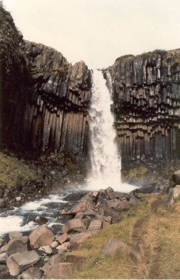 ../Images/224Skaftafell Svartifoss.jpg